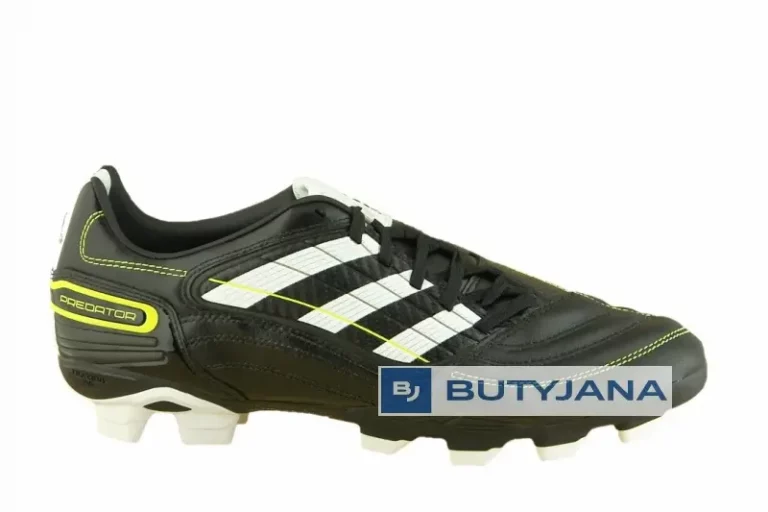 Korki do piłki nożnej Adidas Predator Absolado w kolorze czarnym.
