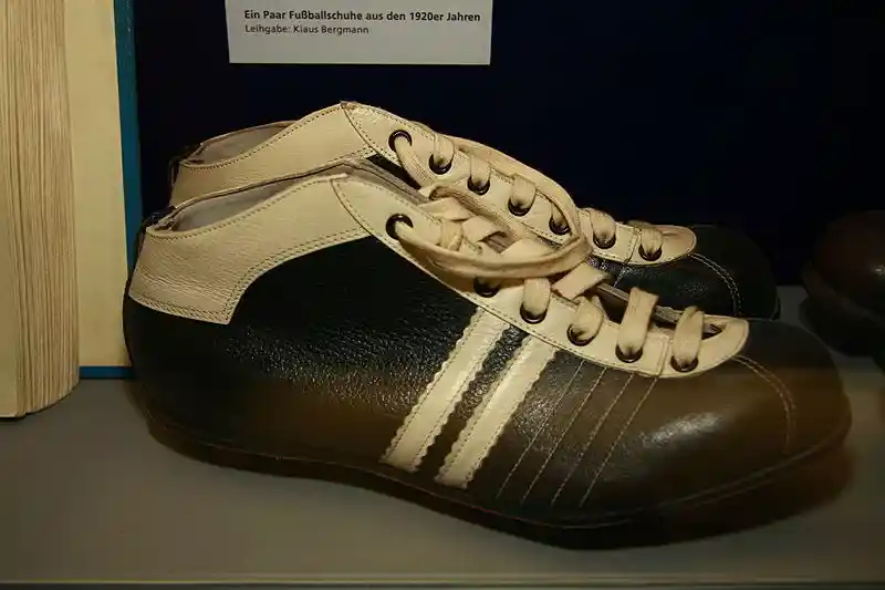 pierwsze buty piłkarskie adidas