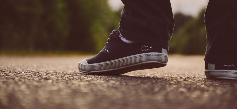 Gdzie produkowane są oryginalne buty Lacoste?