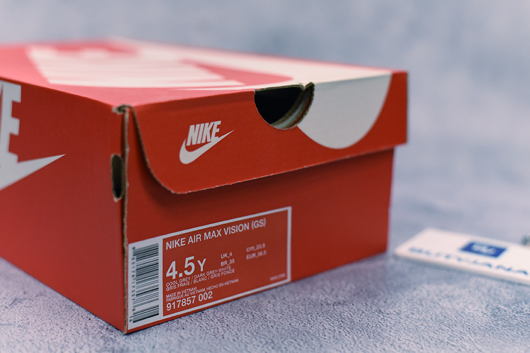 этикетка на оригинальной коробке Nike