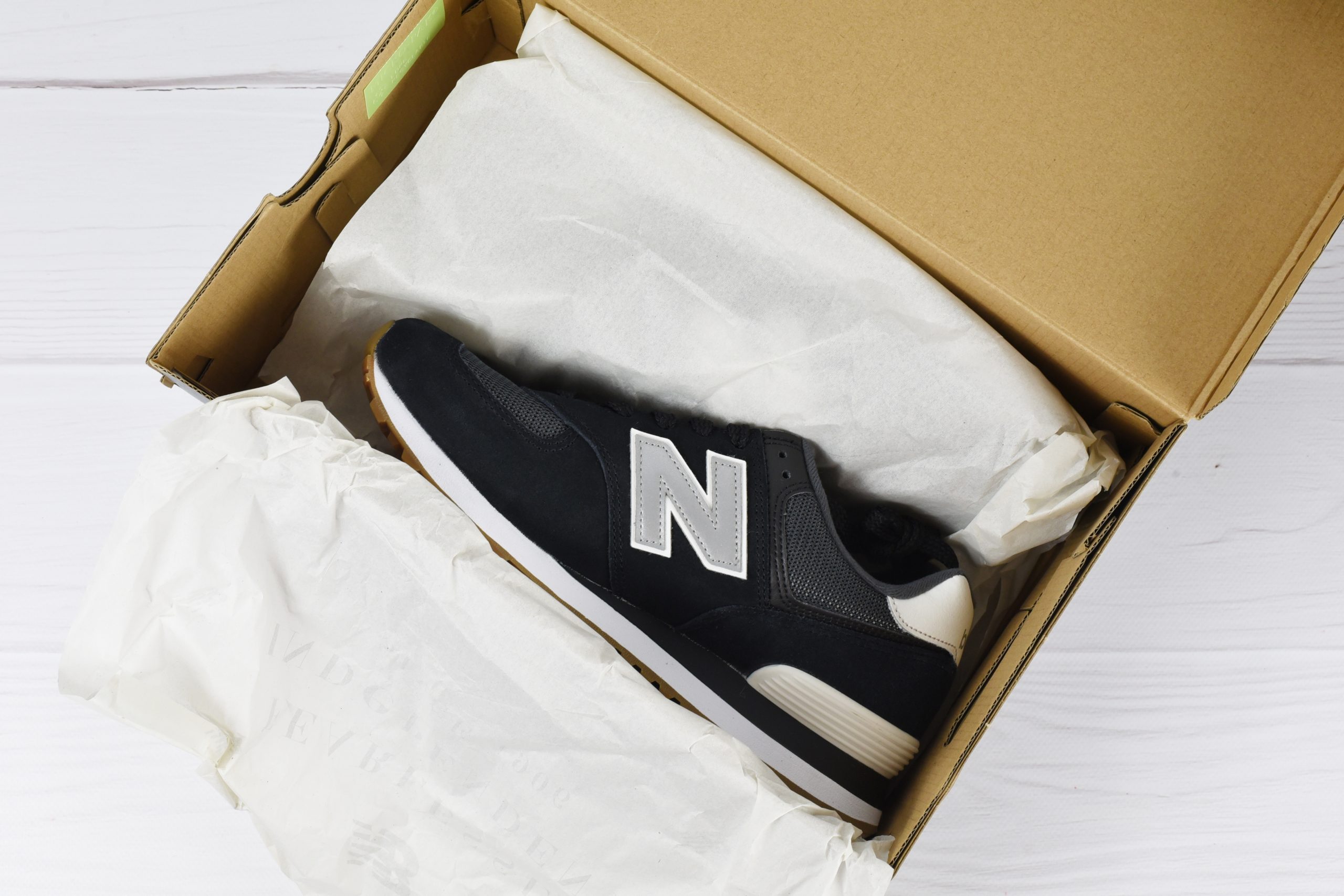 po czym rozpoznać oryginalne pudełko new balance