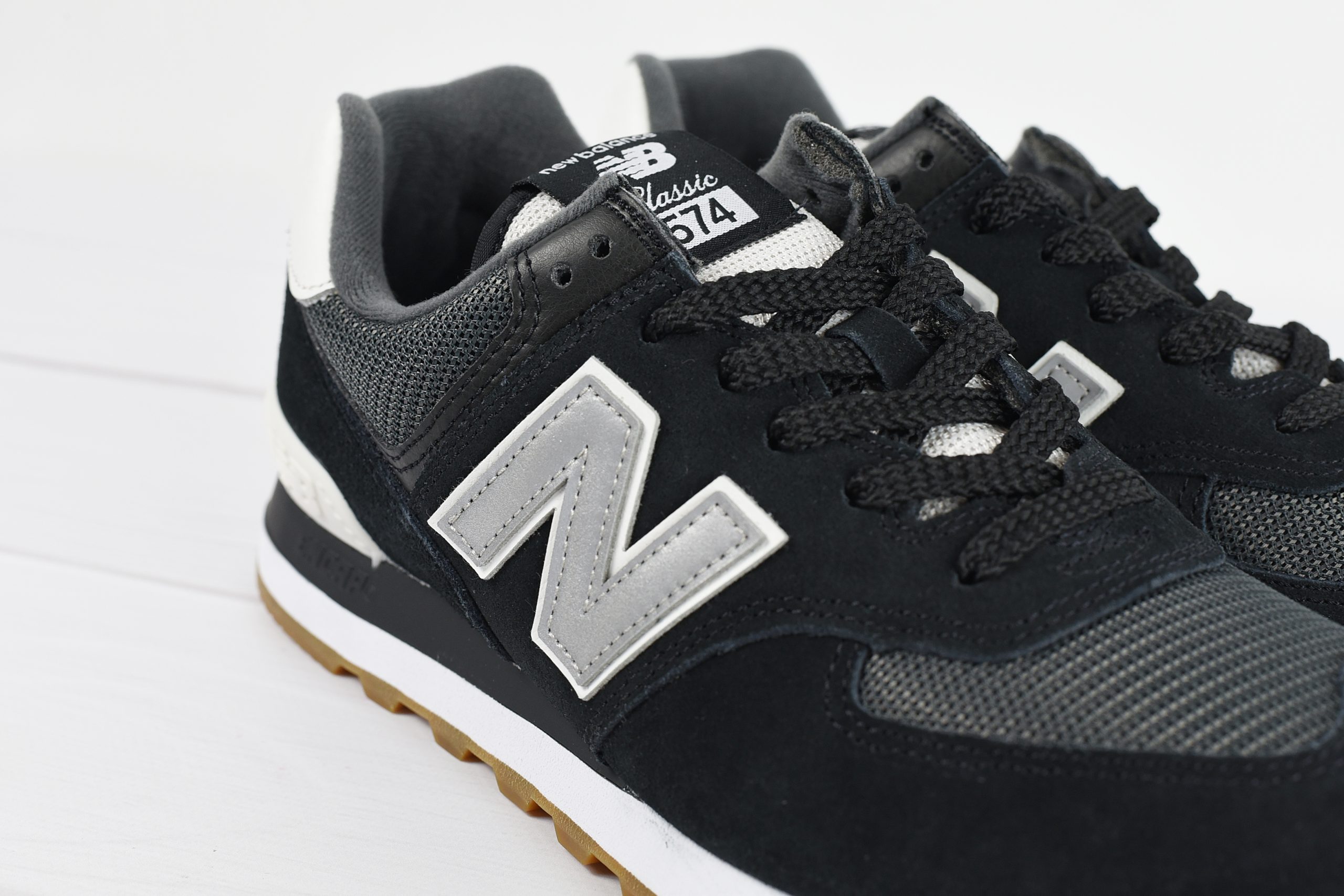 logo w oryginalnych butach new balance