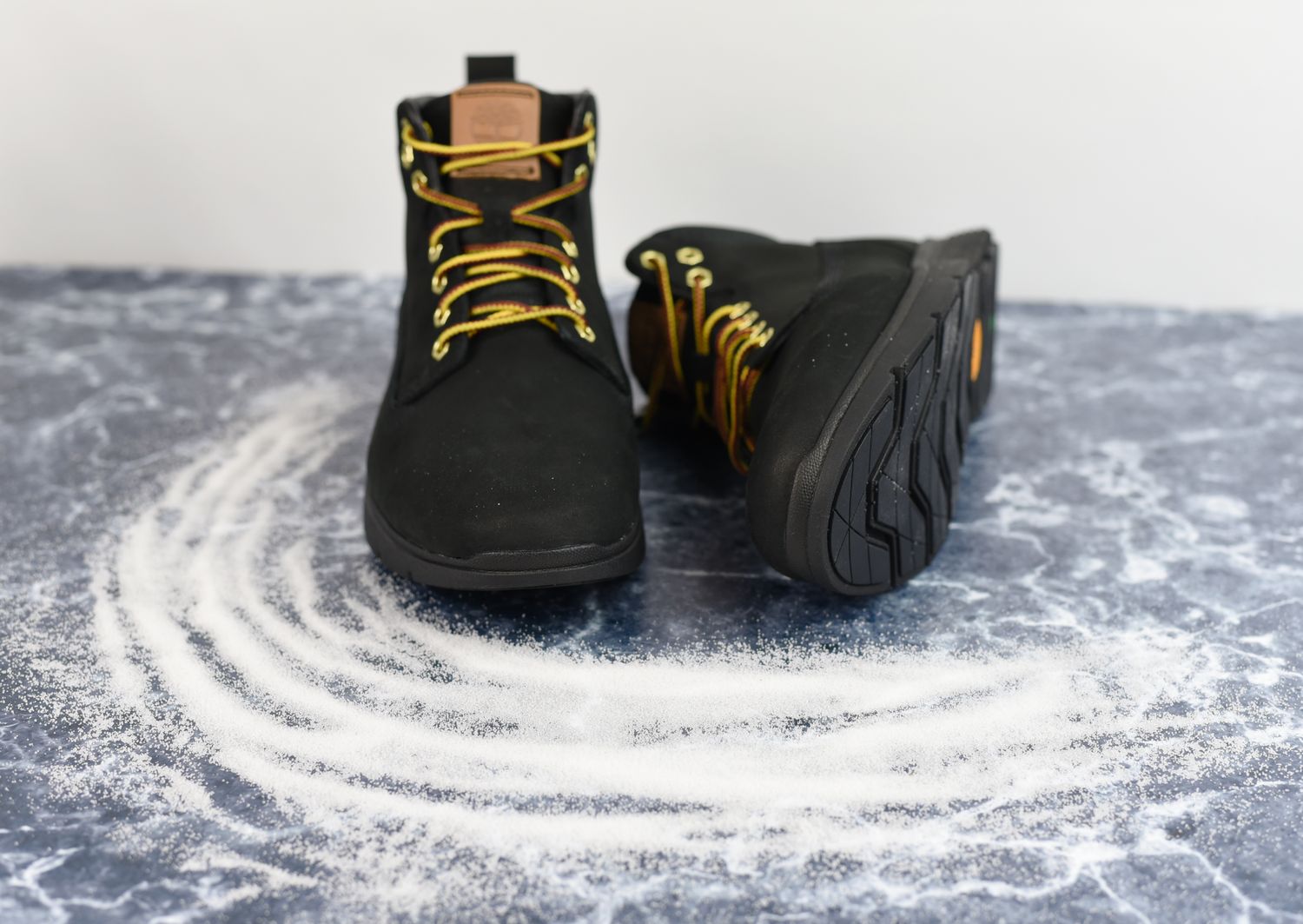 Jak usunąć sól z butów