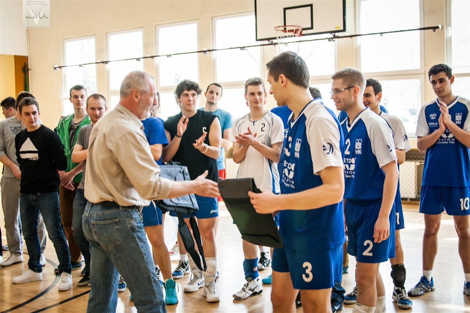 turniej siatkówki rusz się człowieku