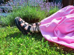 czarne sandaly dr. martens czy warto kupic
