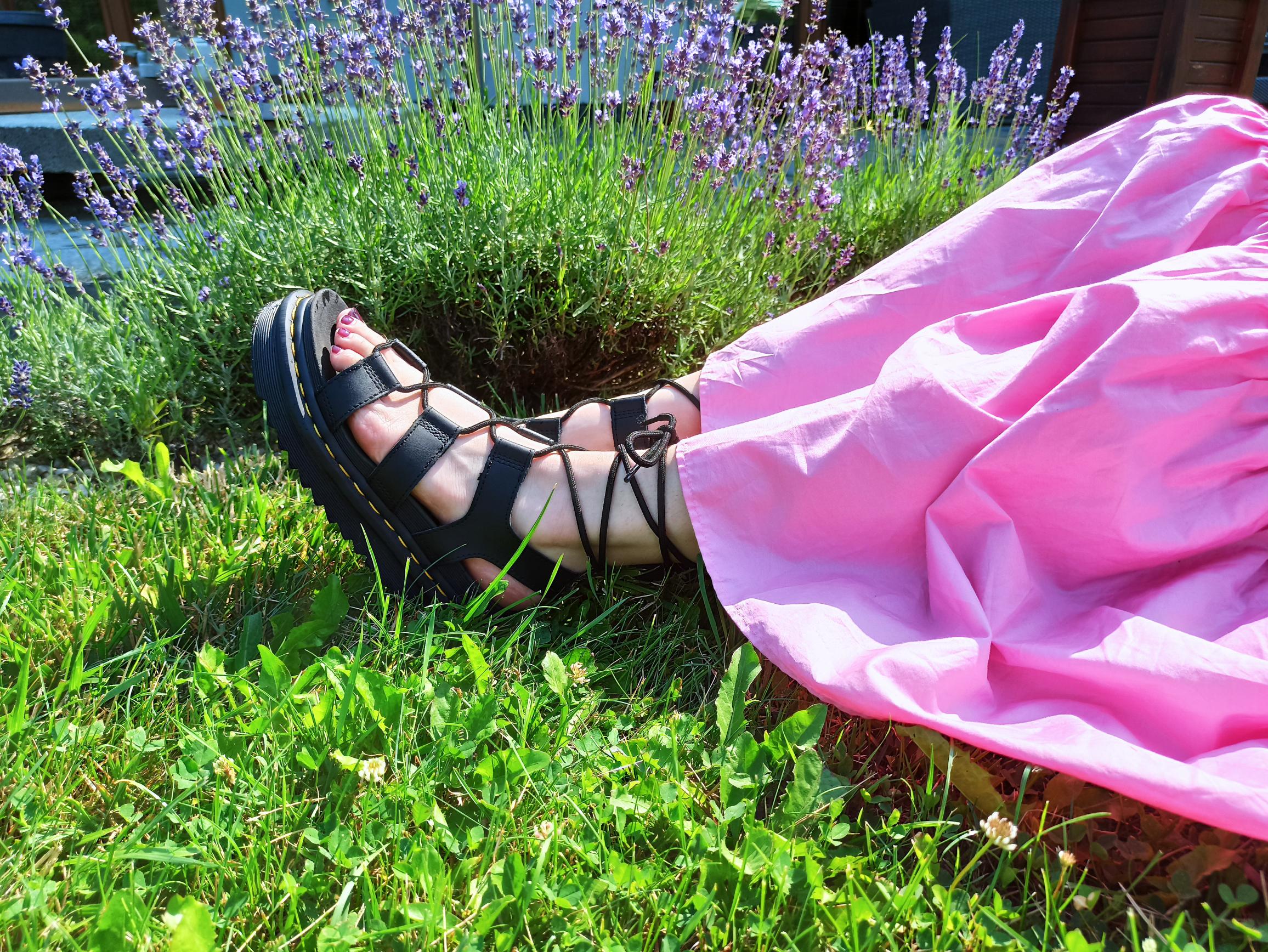 czarne sandaly dr. martens czy warto kupic