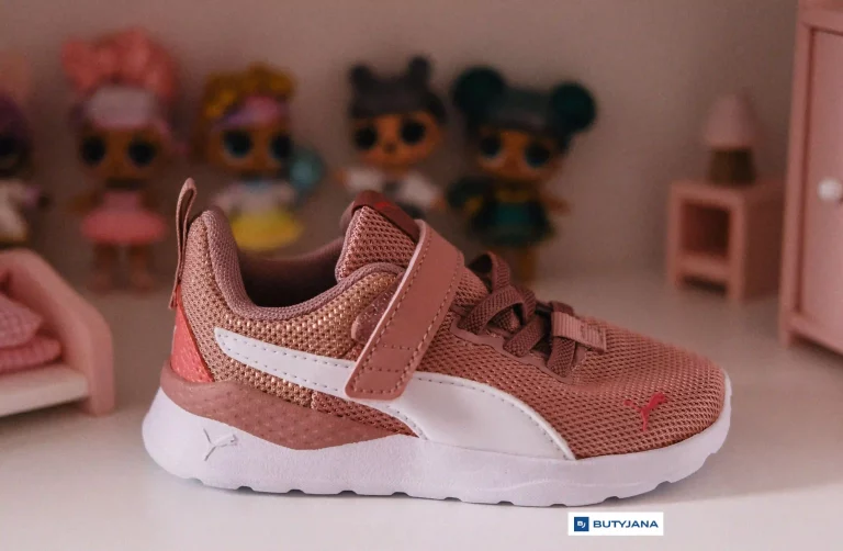 Wygodne buty dla dziewczynki – Puma Anzarun Lite Metallic AC 373177-01