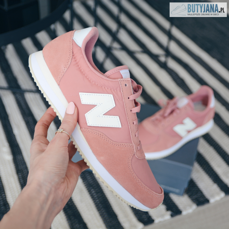 Buty sportowe New Balance WL220RA – stworzone dla kobiet