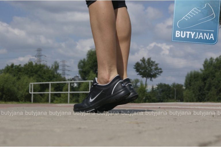 Buty do aerobiku i fitnessu – damskie obuwie sportowe.