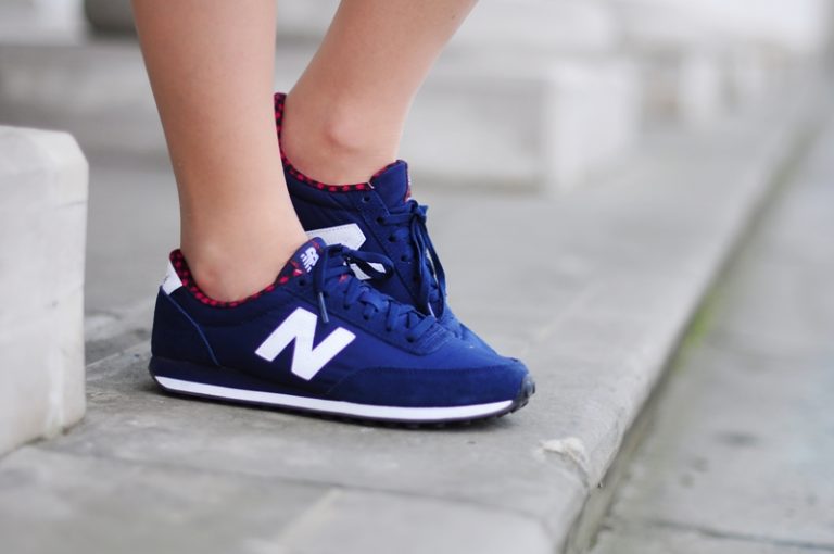 New Balance WL410DSB – buty sportowe do sukienki