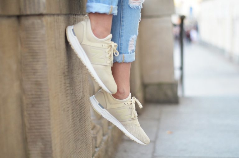Damskie buty sportowe – mixuj style z New Balance WRL247CB
