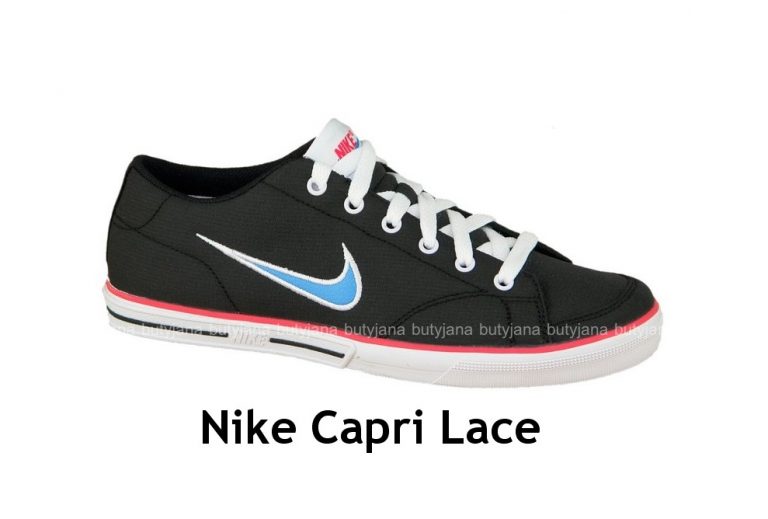 Buty sportowe Nike Capri Lace w wersji czarnej z niebieskim logiem producenta.