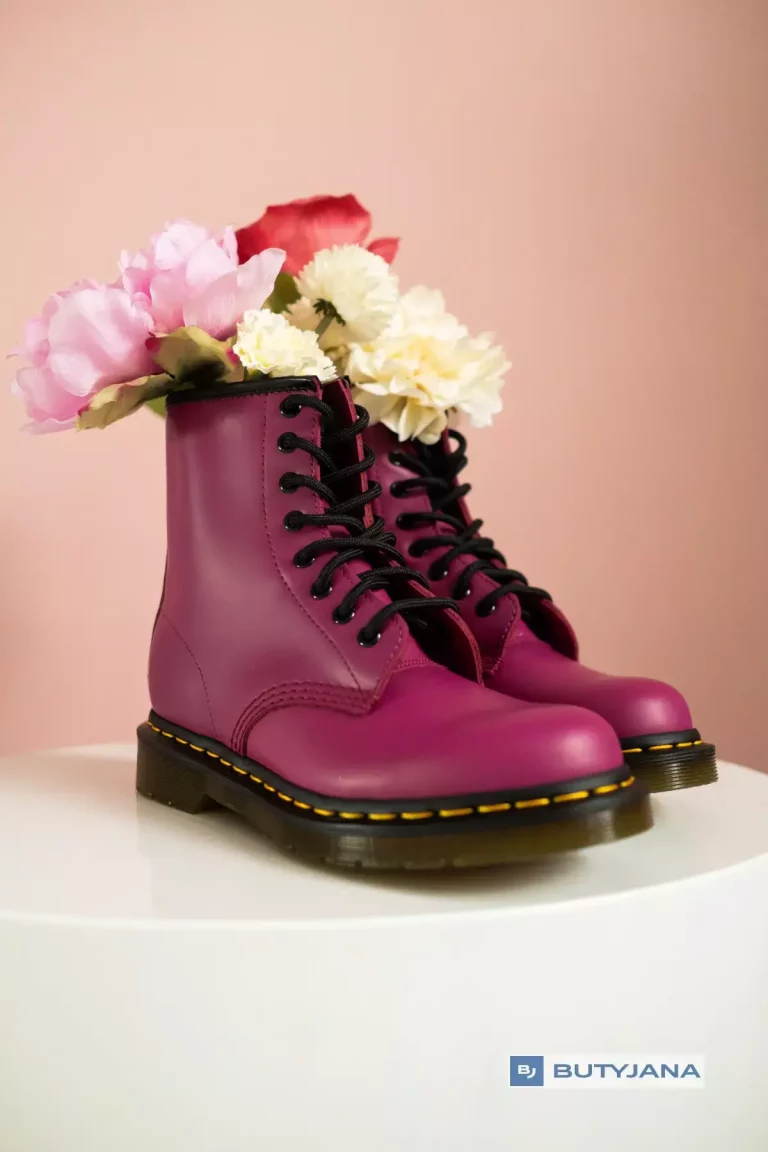 Fioletowe glany marki Dr. Martens – kultowy model 1460