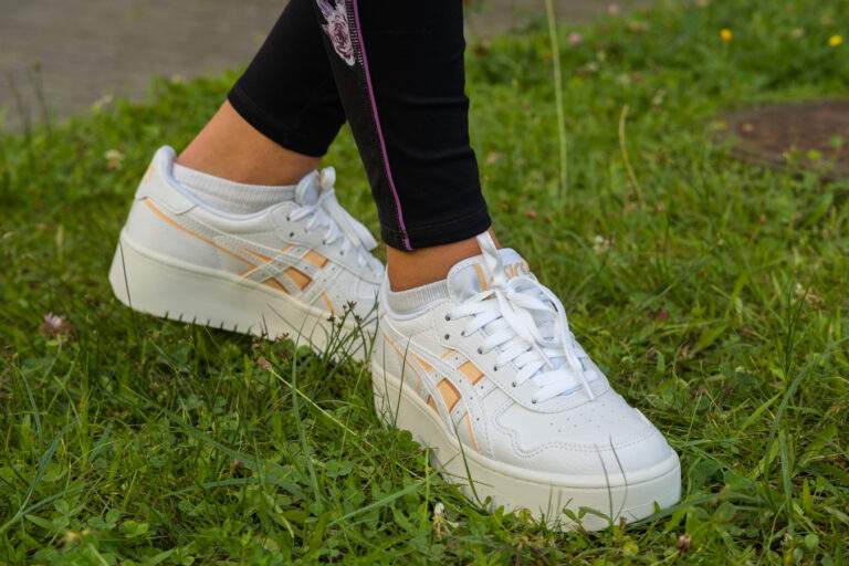 Do czego nosić sneakersy?