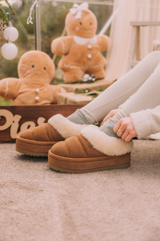 UGG Tazzlita - damskie śniegowce beżowe, brązowe, wysoka platforma
